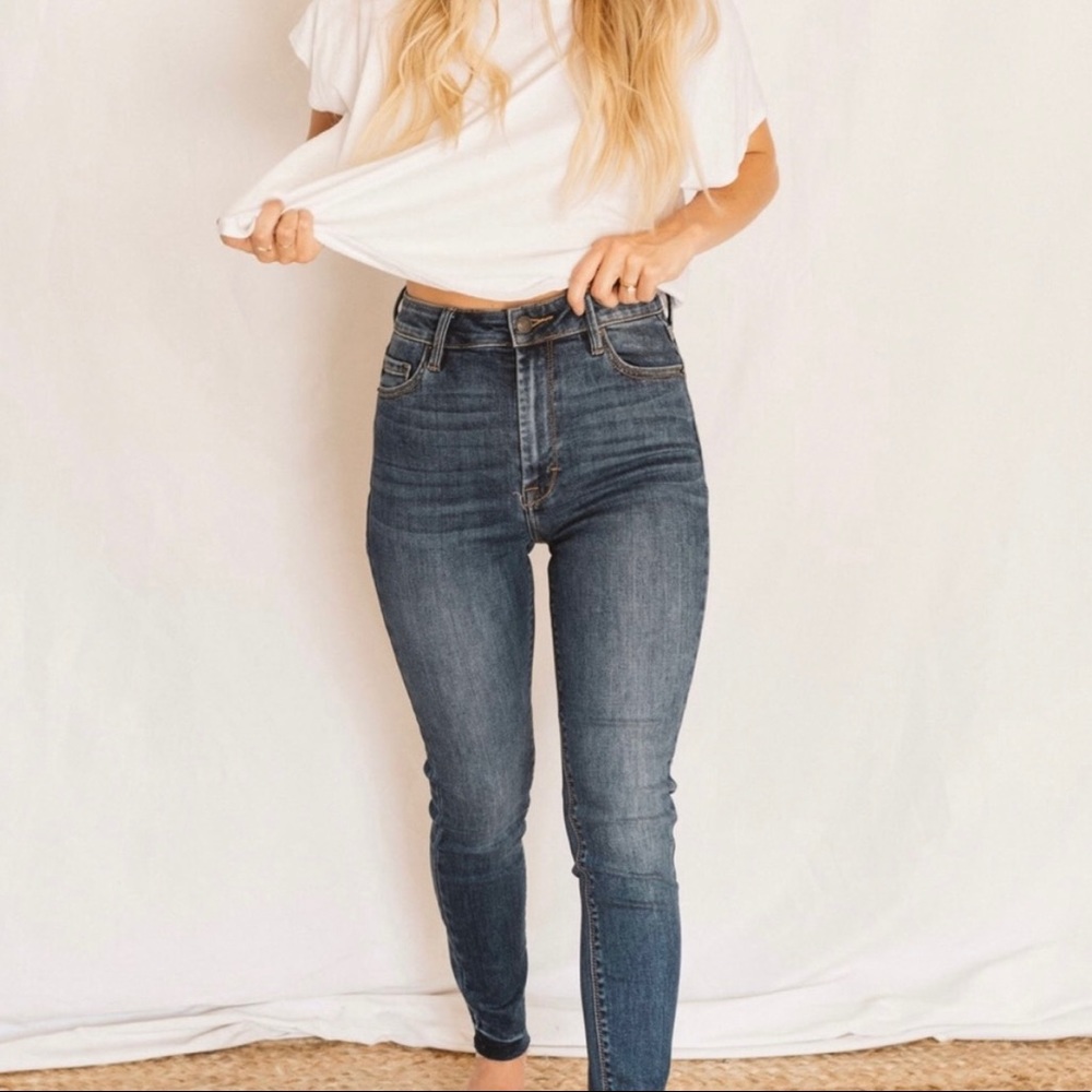 CJLA Carly Jean Los Angeles Landon skinny Jean raw hem